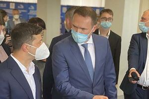 Профильный комитет Верховной Рады не поддержал кандидатуру Шкарлета (в центре) на должность министра образования