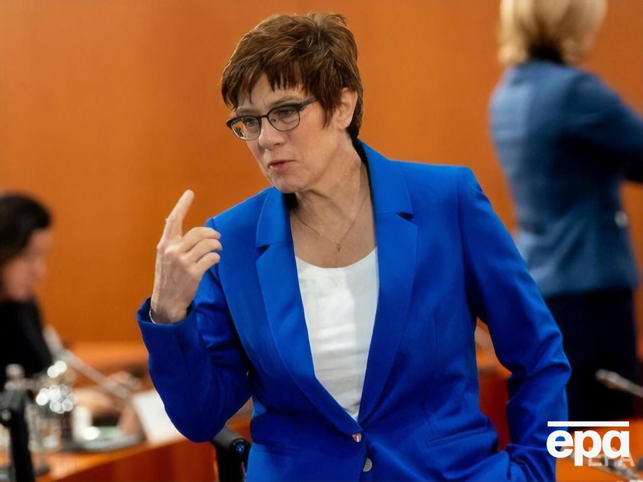 Крамп-Карренбавер: Німеччина підтримує ініціативу України щодо інтенсифікації мінського переговорного процесу