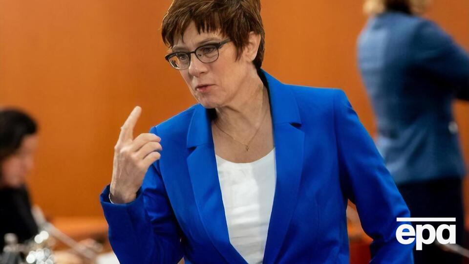 Крамп-Карренбавер: Німеччина підтримує ініціативу України щодо інтенсифікації мінського переговорного процесу