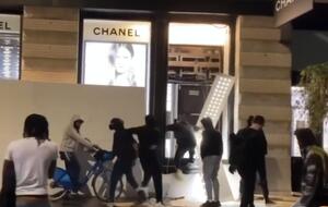 Пограбували, зокрема, магазин марки Chanel