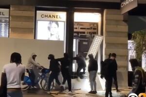 Ограблению в том числе подвергся магазин марки Chanel