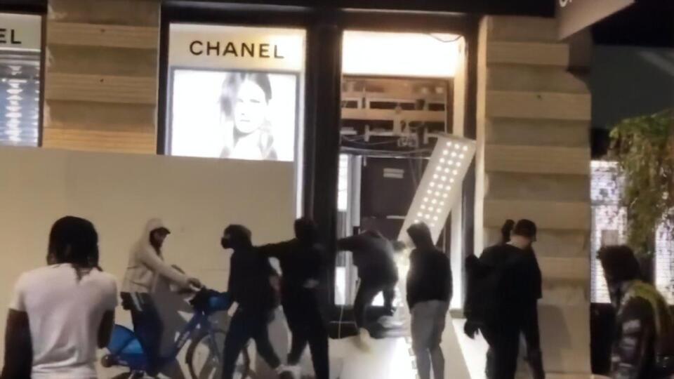 Пограбували, зокрема, магазин марки Chanel