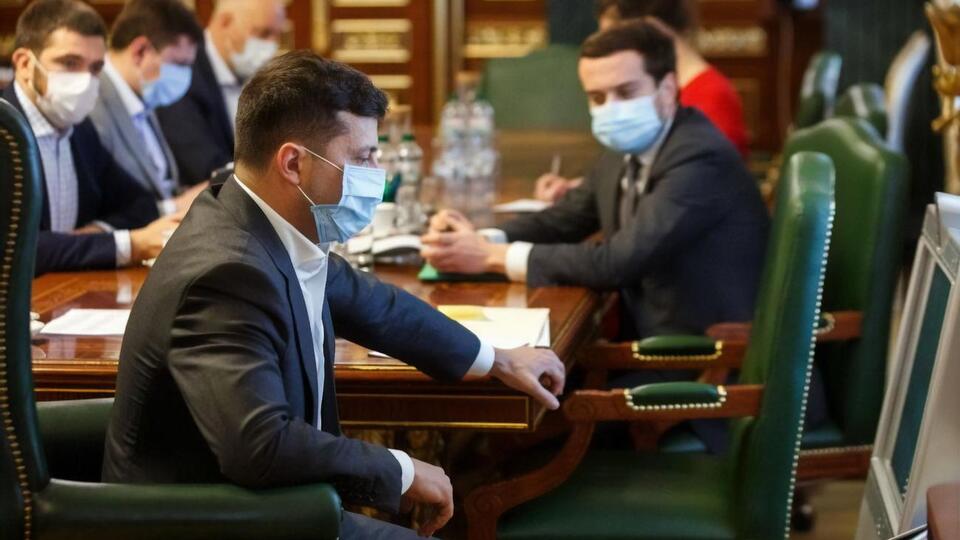 Участники совещания под председательством Зеленского обратили внимание на то, что после начала смягчения карантинных ограничений значительных вспышек коронавируса в стране не произошло