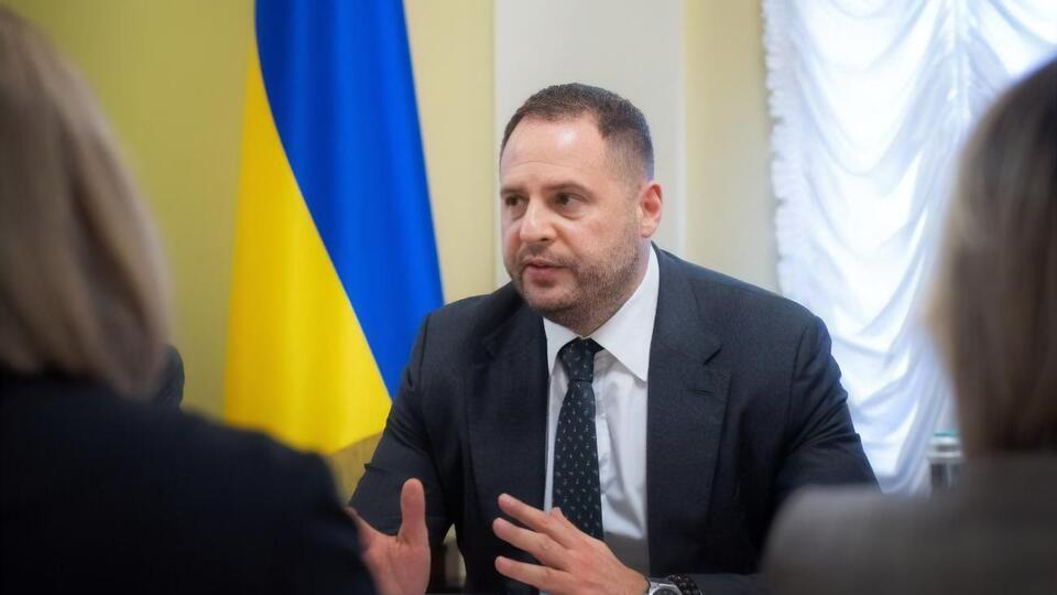 Єрмак пояснив, що бойовиків до переговорів не допустять