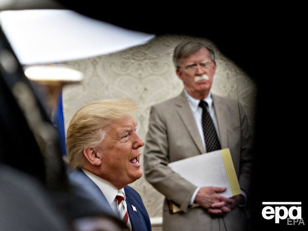 Адміністрація Трампа намагається заборонити випуск книги Болтона