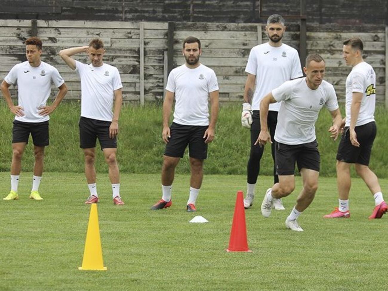 "Олимпик" должен был сыграть с "Карпатами" в Луцке