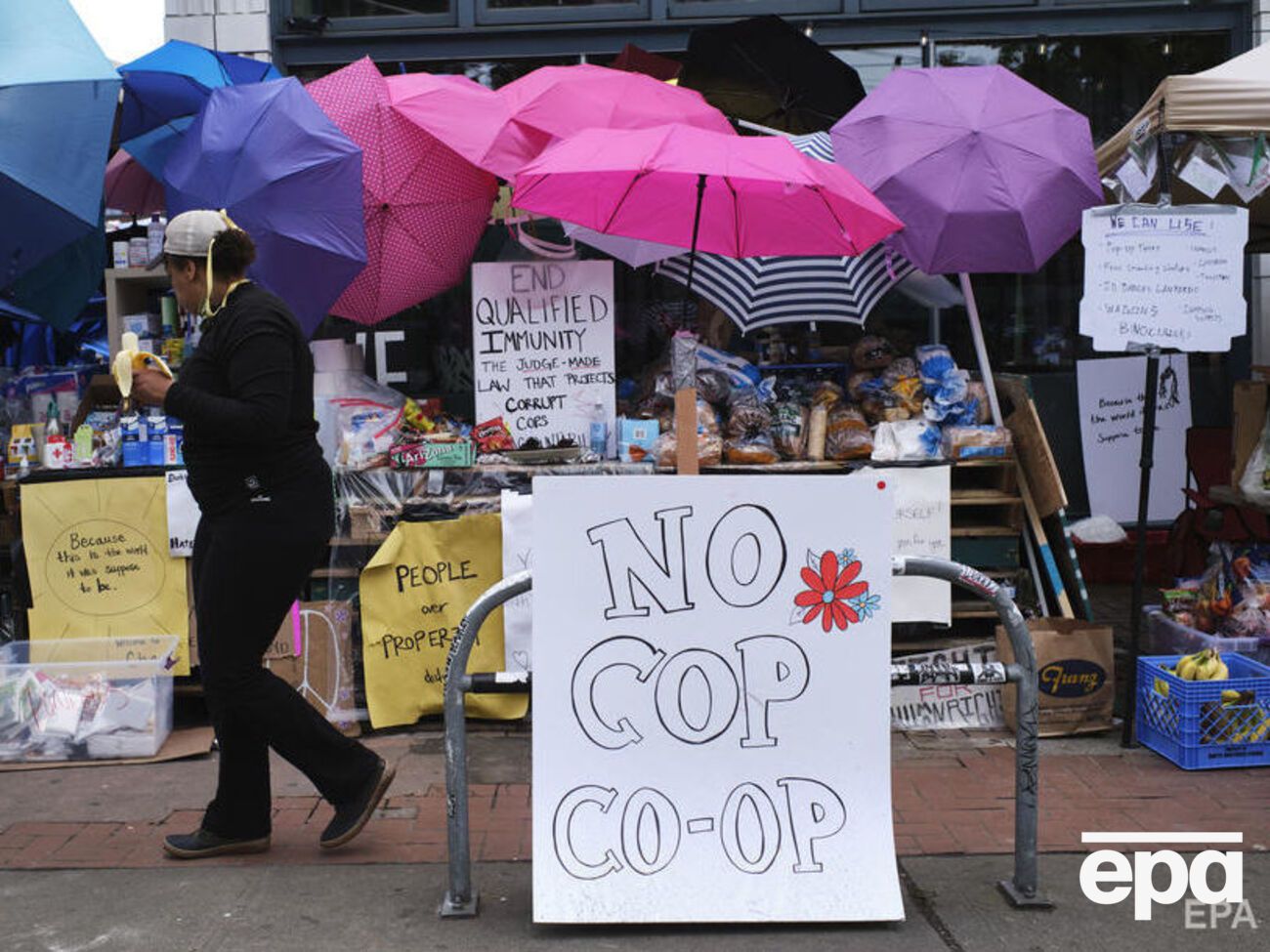Протестующие в Сиэтле не хотят видеть полицию в "автономной зоне"