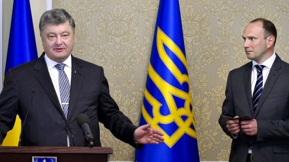 ГБР считает Порошенко и Божка соучастниками