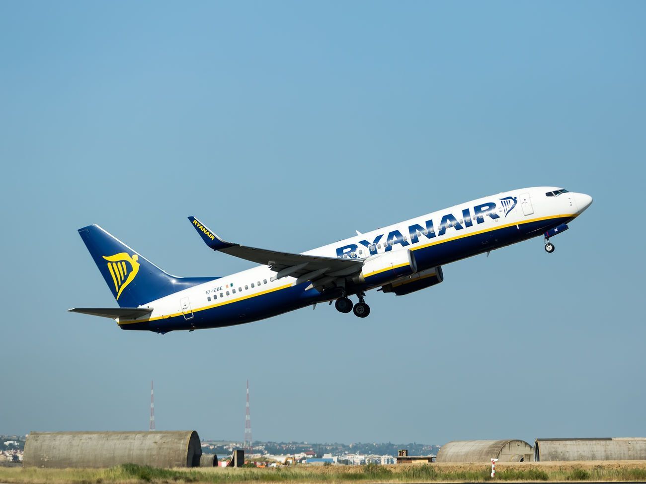 Ryanair планує з липня літати з України за двома десятками напрямків