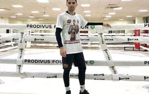 Далакян чотири рази захистив титул чемпіона світу