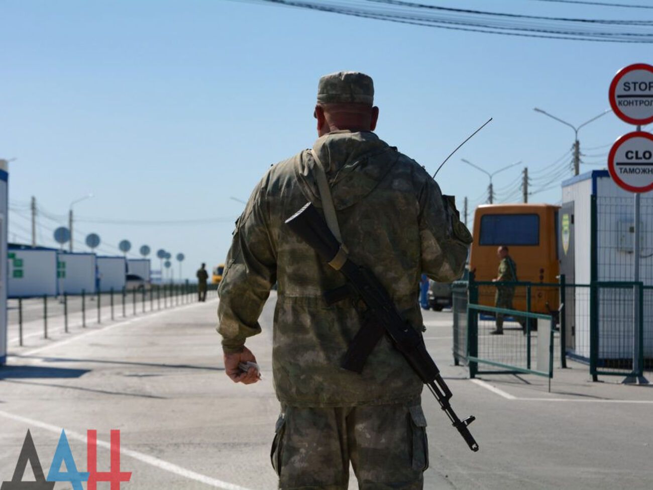 Боевики говорят, что пропускной пункт будет работать ежедневно с 9.00 до 18.00