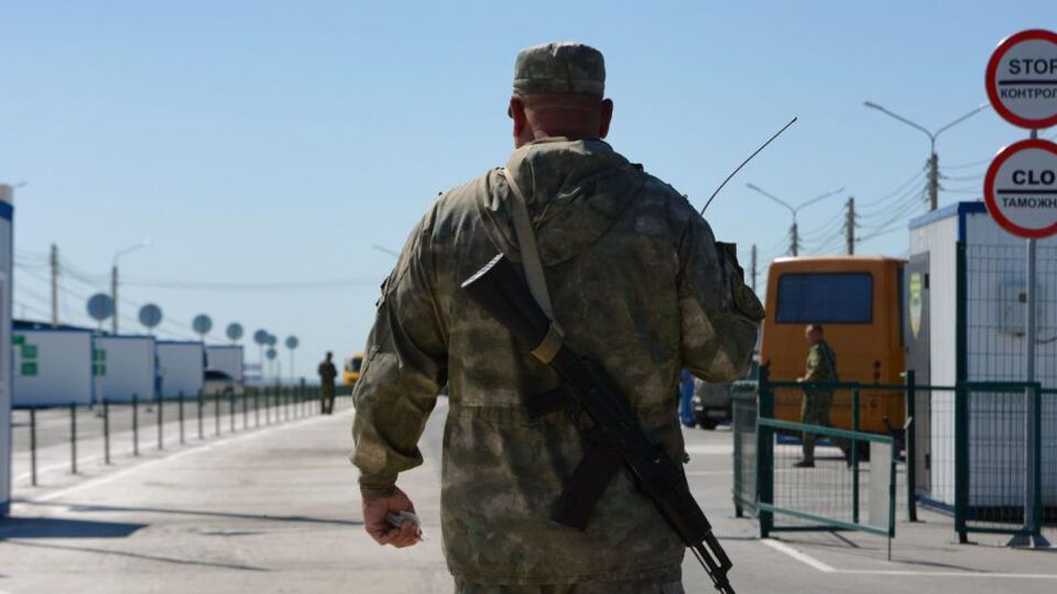 Боевики говорят, что пропускной пункт будет работать ежедневно с 9.00 до 18.00