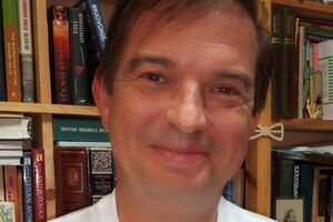 12 июня доцент написал на своей странице в Facebook: "С праздником, братья и сестры"