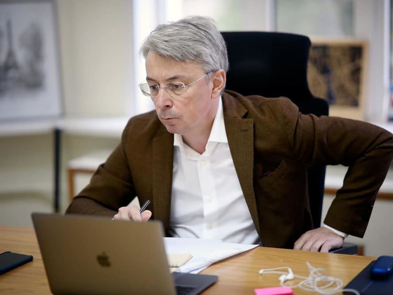 Сумма сделки является коммерческой тайной и не разглашается