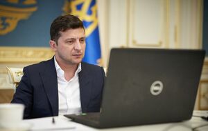 Зеленский записал видеоролик с обращением к водителям перегруженных фур