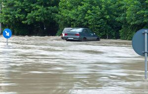 В Прикарпатье и на Буковине из-за непогоды объявили красный (третий) уровень опасности