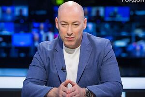 По мнению Гордона, страна вступает в этап борьбы президента с парламентом