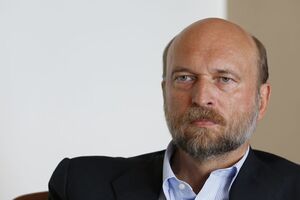 Пугачев опубликовал несколько фотографий с девушками, которых назвал Путиными