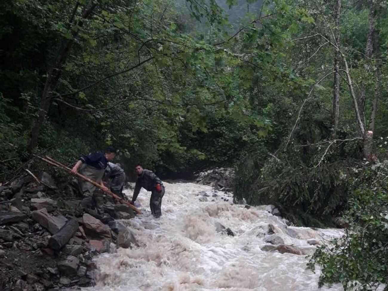 У чотирьох областях Західної України через дощі почалися підтоплення автодоріг та домогосподарств