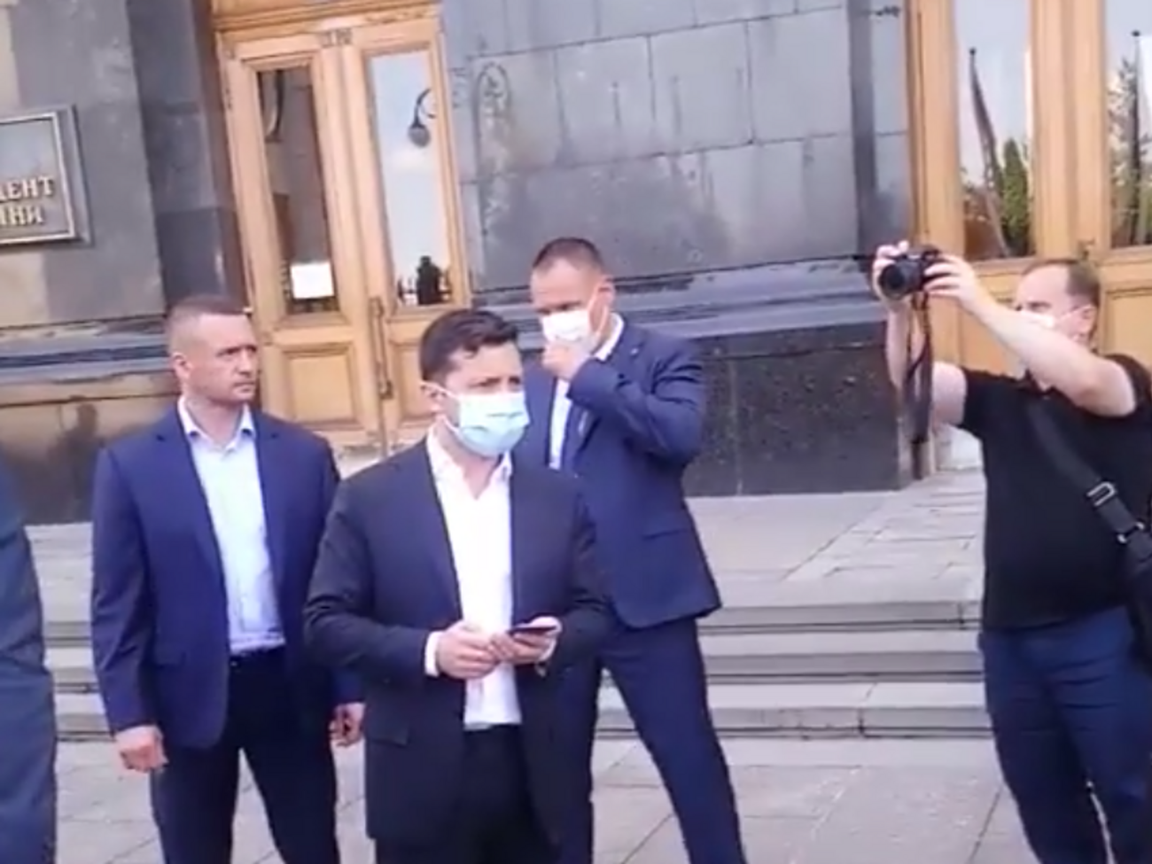 Владимир Зеленский: Езжайте домой к своим семьям, я разберусь