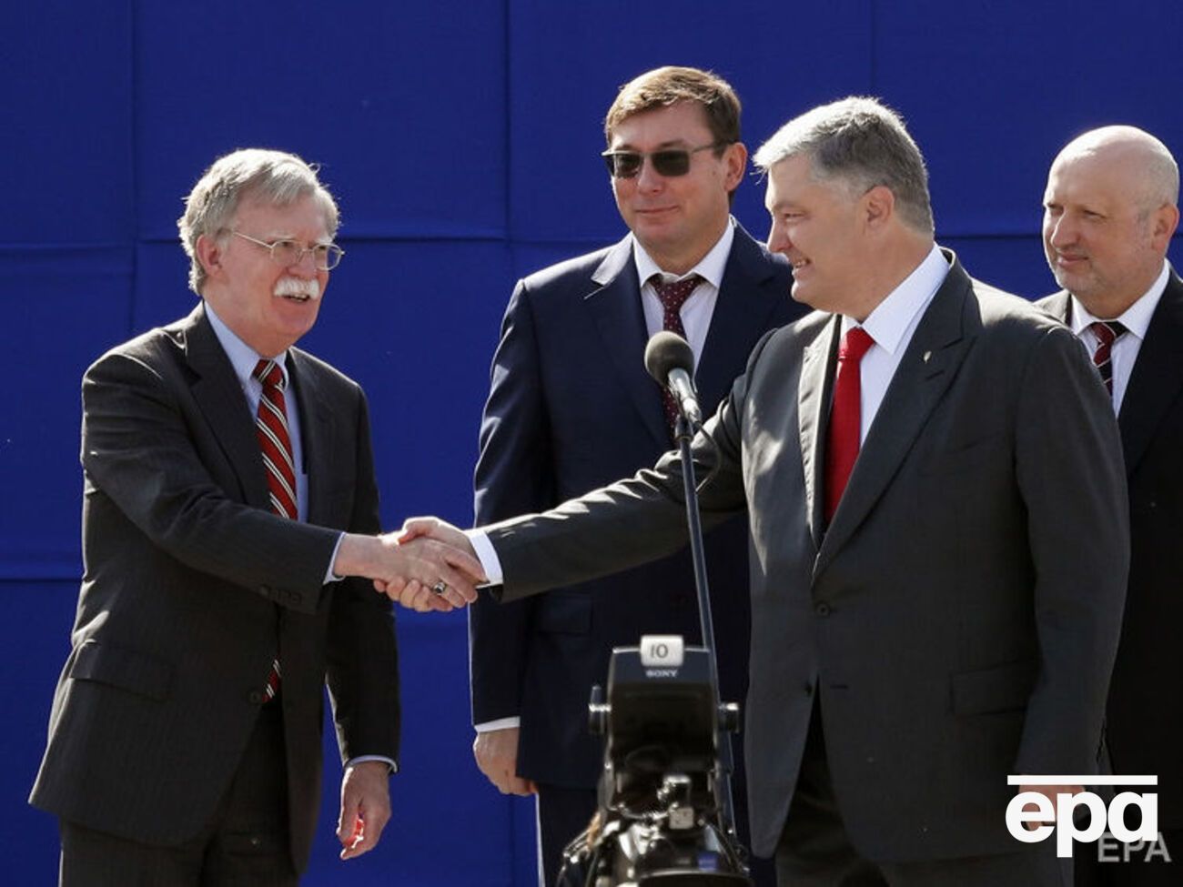 Болтон рассказал, о чем говорил с Порошенко в августе 2018-го