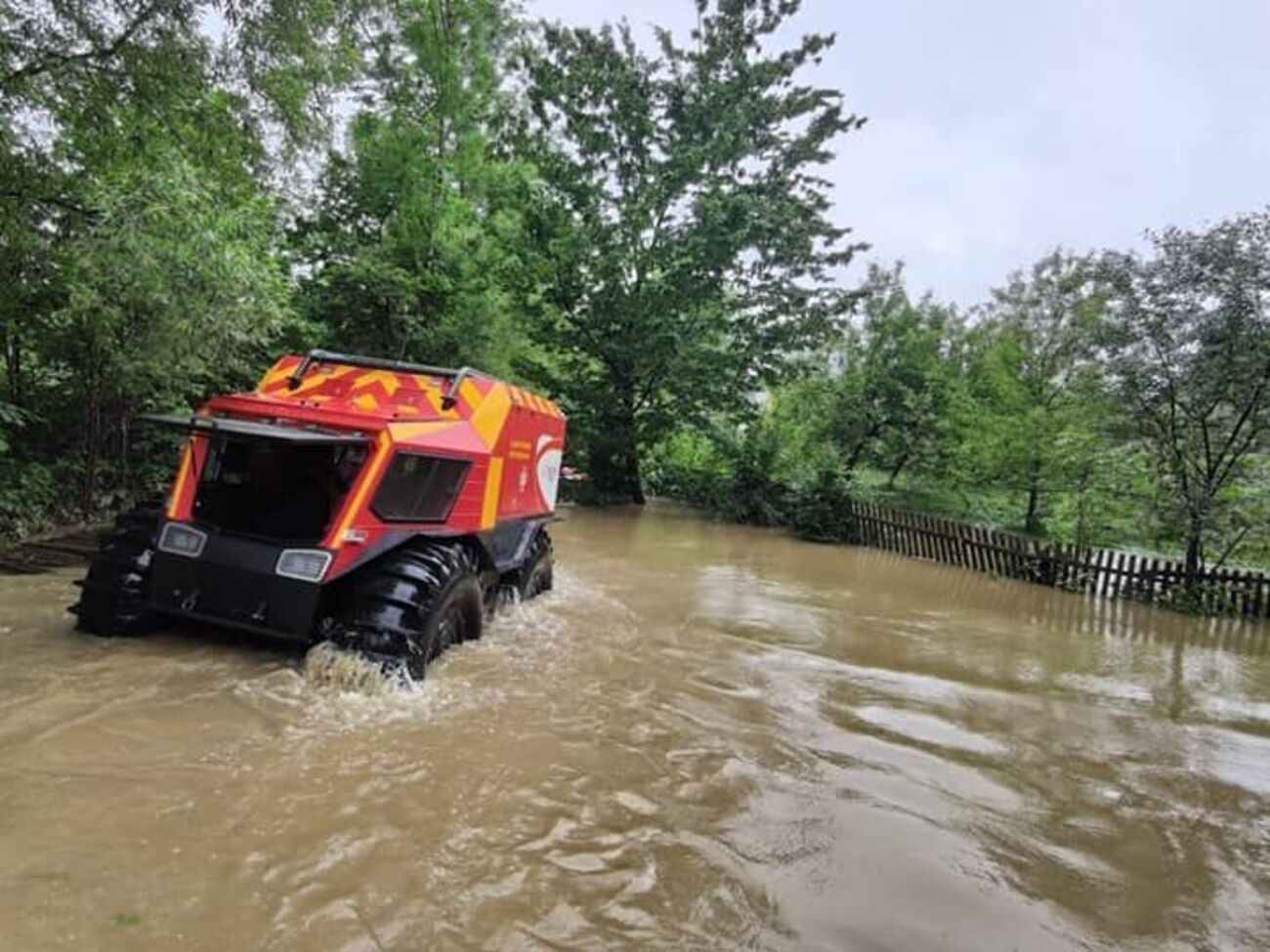 В пяти областях Украины подтоплены дороги и дома
