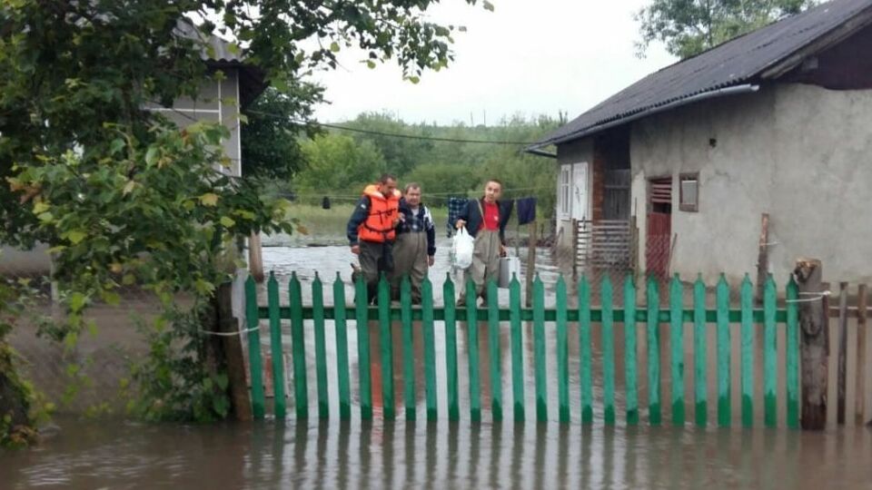 Західна Україна потерпає від повені