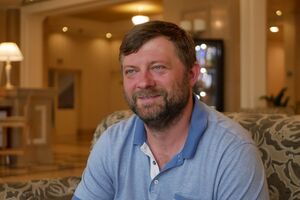 23 червня в мережі з'явилося відео, де Корнієнко та Арахамія обговорювали колегу по фракції Аллахвердієву