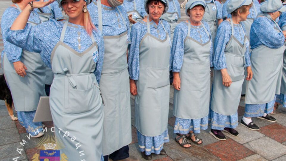 Ялтинським двірникам видадуть ще один комплект літнього спецодягу – парадний