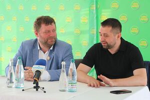 23 червня у мережі з'явилося відео, де Корнієнко й Арахамія обговорювали колегу по фракції Аллахвердієву