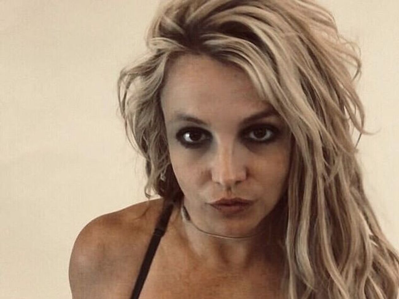 Спирс:&nbsp;Счастливый месяц гордости!!! Я очень люблю своих ЛГБТ-фанатов. Вы все приносите мне столько радости, и я горжусь тем, что могу поддержать вас