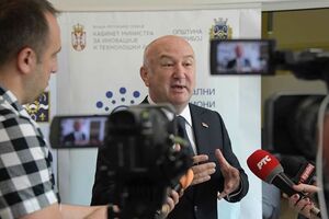 В українському посольстві назвали слова Поповича втручанням у внутрішні справи України