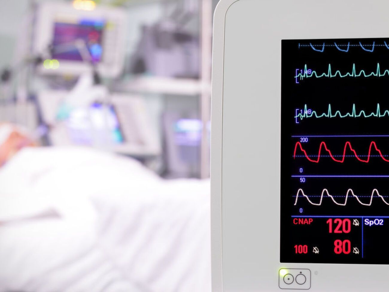 Молодого мужчину пытались реанимировать 40 минут