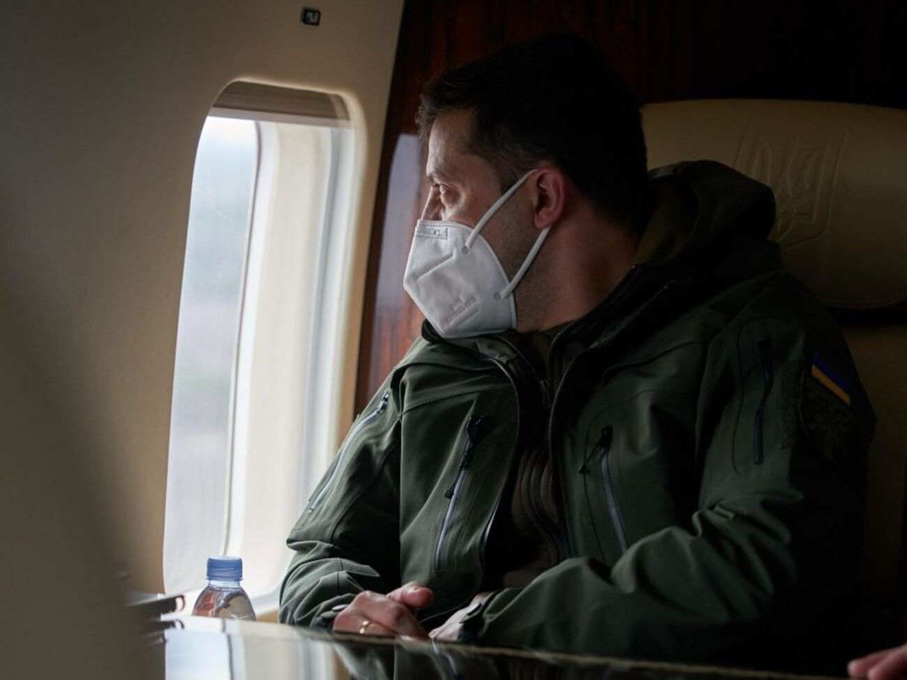 Зеленський поспілкується з жителями одного із сіл, яке опинилося в зоні стихійного лиха