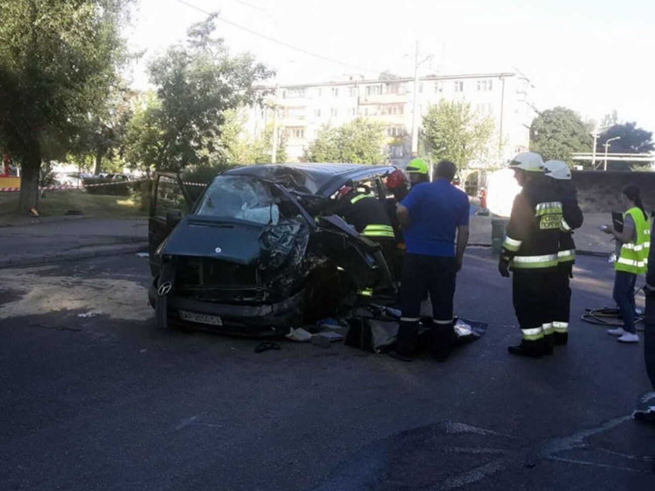 Погибшего водителя микроавтобуса доставали с помощью специнструментов