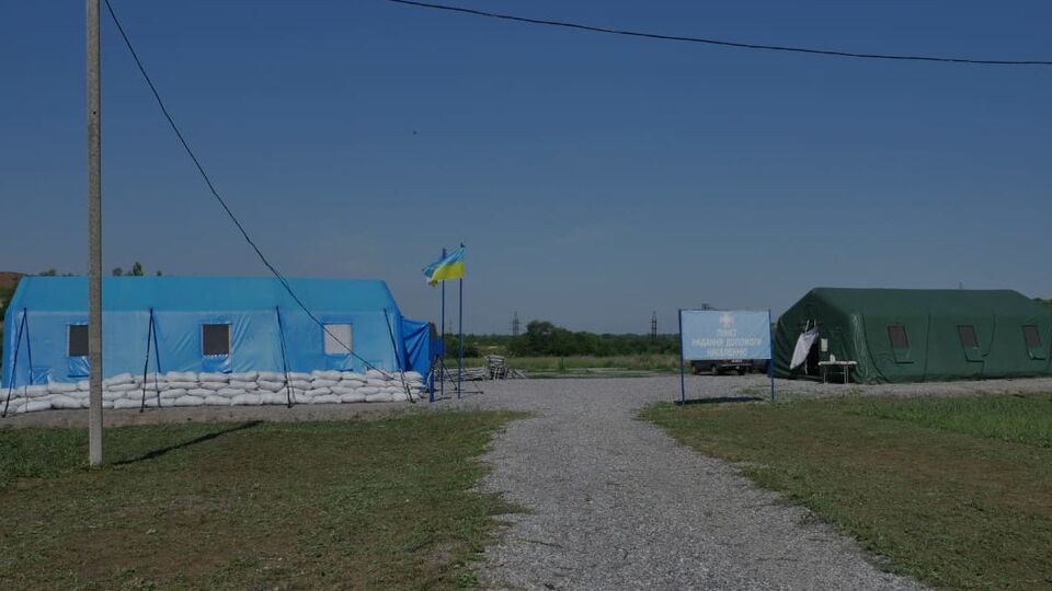 Палатки установлены возле пункта пропуска
