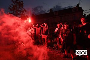 Фанати "Ліверпуля" святкують перемогу "Челсі" над "Манчестер Сіті"