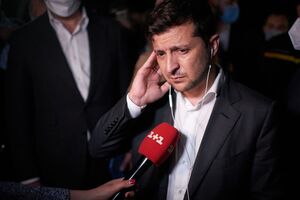 Зеленський передав документи на 12 квартир