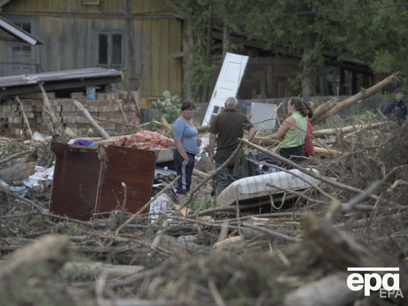 В западных областях продолжается ликвидация последствий непогоды