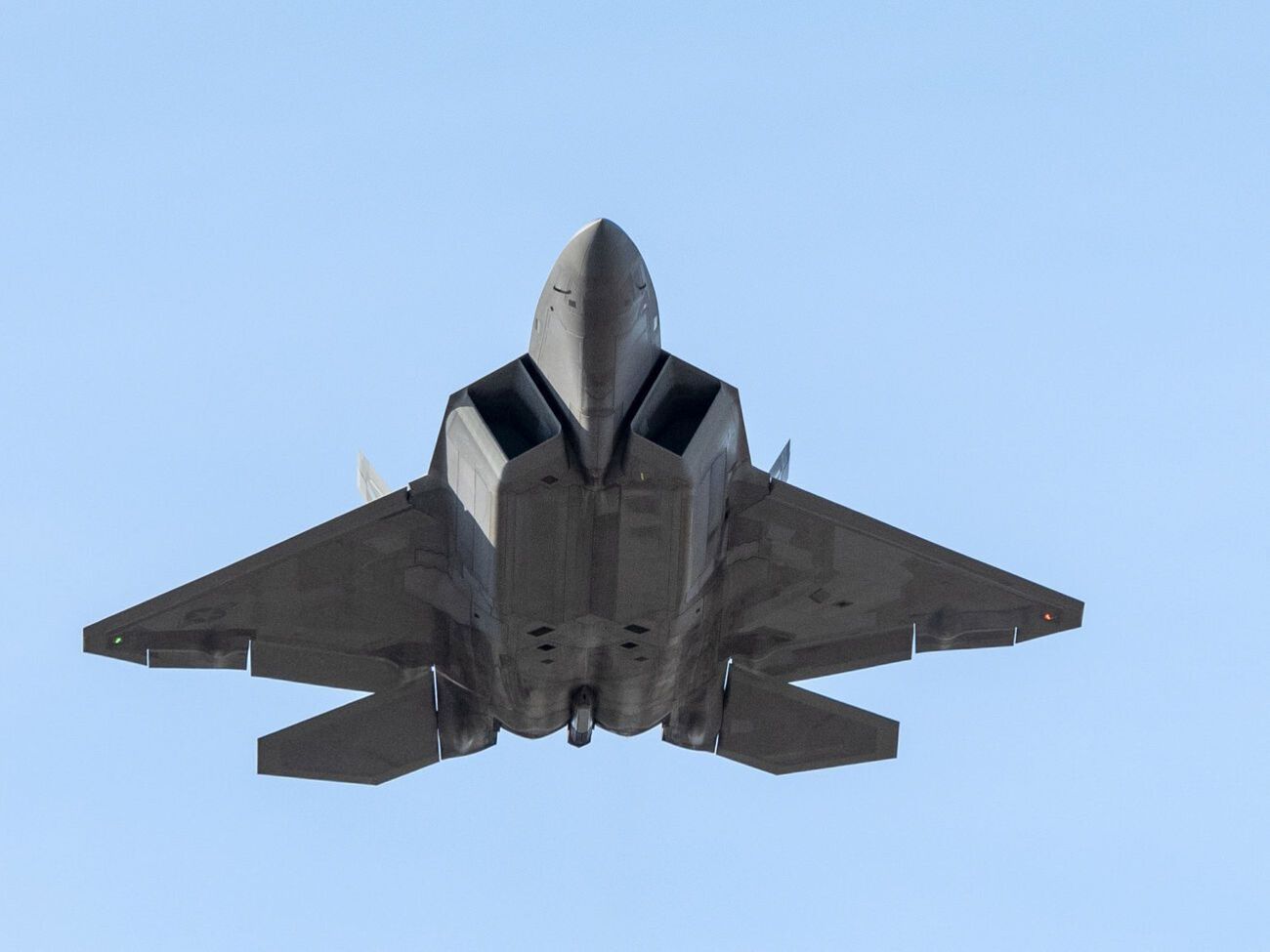Американские истребители F-22 (на фото) перехватили два российских патрульных самолета