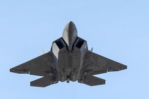 Американские истребители F-22 (на фото) перехватили два российских патрульных самолета