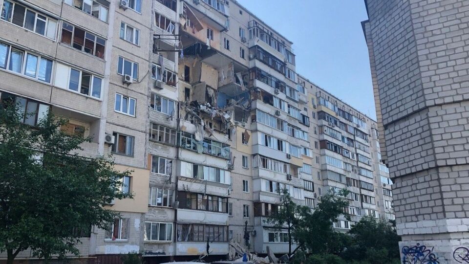 Вибух у шостому під'їзді будинку в Дарницькому районі Києва стався 21 червня о 10.00