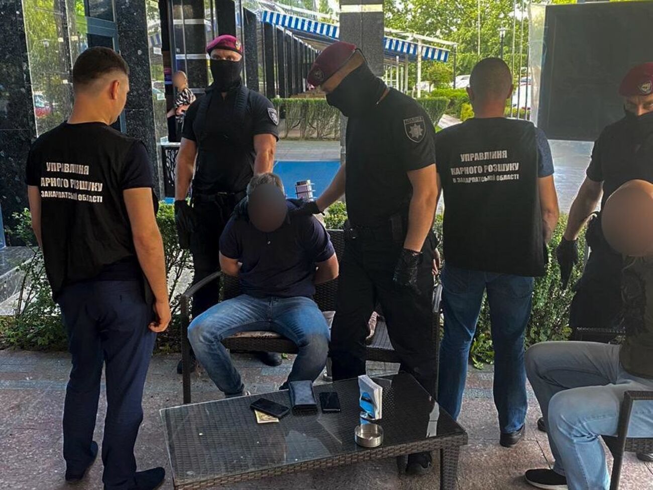 Підозрюваному інкримінують замах на вбивство і незаконне заволодіння транспортним засобом. Йому загрожує довічне ув'язнення