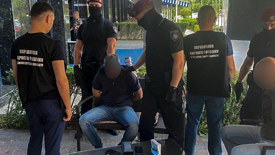 Підозрюваному інкримінують замах на вбивство і незаконне заволодіння транспортним засобом. Йому загрожує довічне ув'язнення