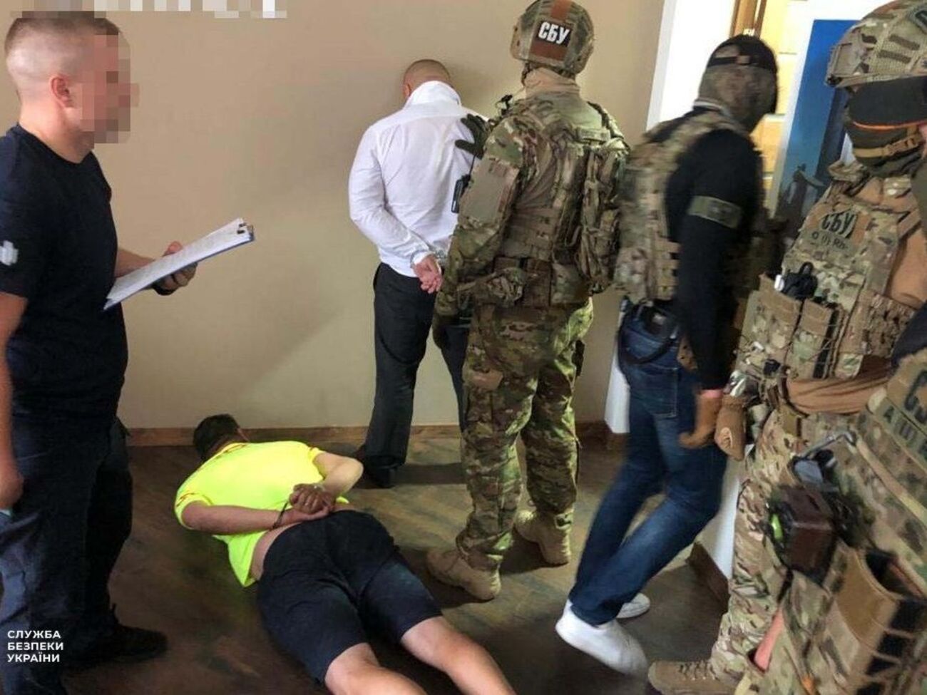 Псевдорадник погрожував комерсанту фізичним насильством і знищенням майна