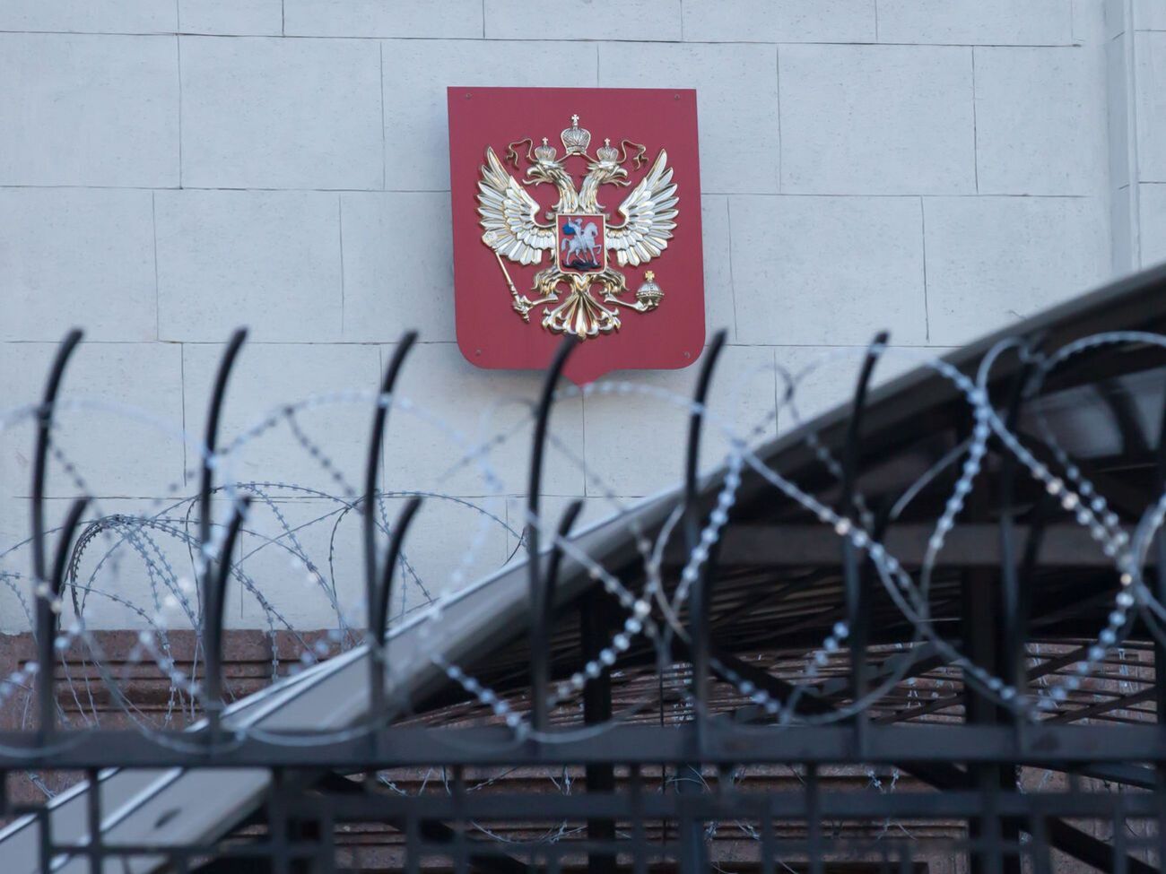 Посольство РФ заявило, что публикация NYT ставит под угрозу жизни сотрудников диппредставительств России в США и Великобритании