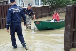 До ліквідації наслідків негоди в західних областях України залучали 1877 людей і 455 одиниць техніки