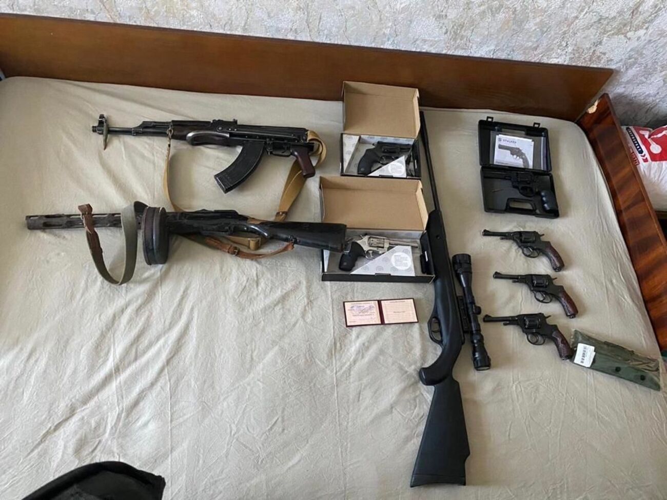У задержанного изъяли несколько единиц оружия