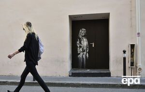 Бэнкси изобразил женщину на двери Bataclan