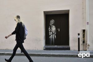 Бенксі зобразив жінку на дверях Bataclan